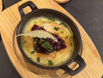 Gebackener Camembert mit Preiselbeeren